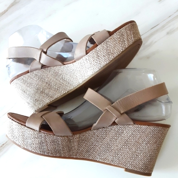 CROWN VINTAGE BEIGE LEATHER WEDGE SANDAL SZ 10 - Picture 3 of 10